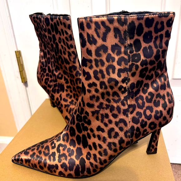 Steve Madden Shoes - NWT Steve Madden cheetah print booties w Box